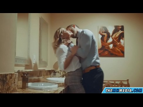 ❤️ Ko vas prsata blondinka zapelje na javnem stranišču Porno na porno sl.mobilecric.top ️❤